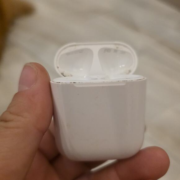 Apple AirPods 2nd Generation with Wireless Charging Case - White + Case Only - Picture 11 of 12